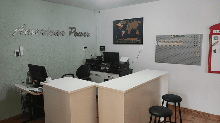 Secretaria da American Power com atendimento personalizado